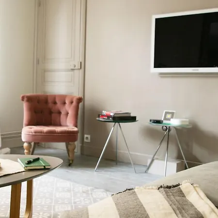 Bnbnova - Eiffel Tower & Les Invalides - 1br * Parijs